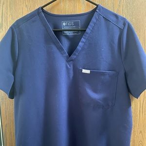 Figs scrub top